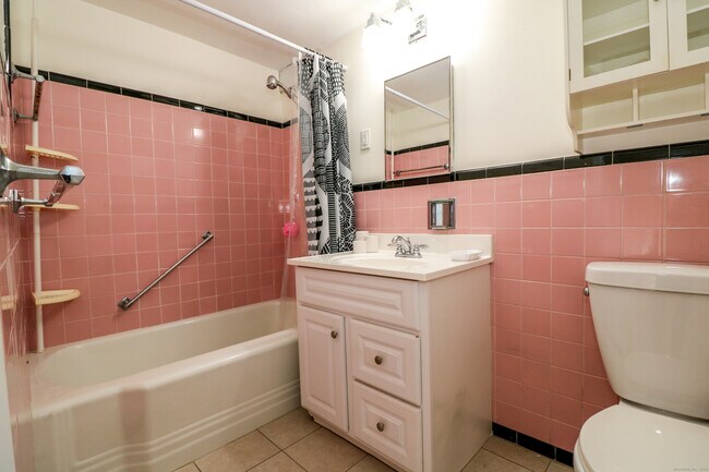 Building Photo - 25 Cartright St