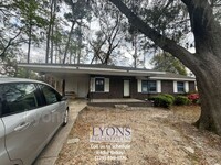 Building Photo - 2001 McRee Dr