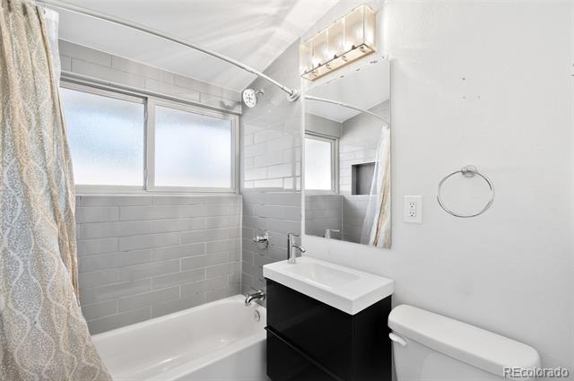 Building Photo - 2465 S Newton St