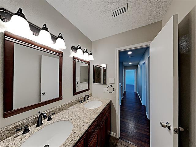 Building Photo - 2140 W Grove Ln