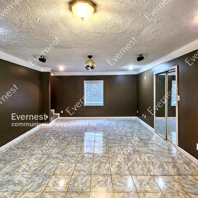 Building Photo - 425 Brunswick Cir