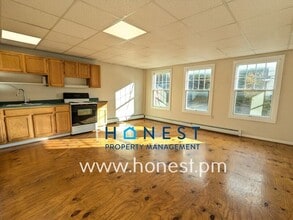 Building Photo - 17 Mechanic St