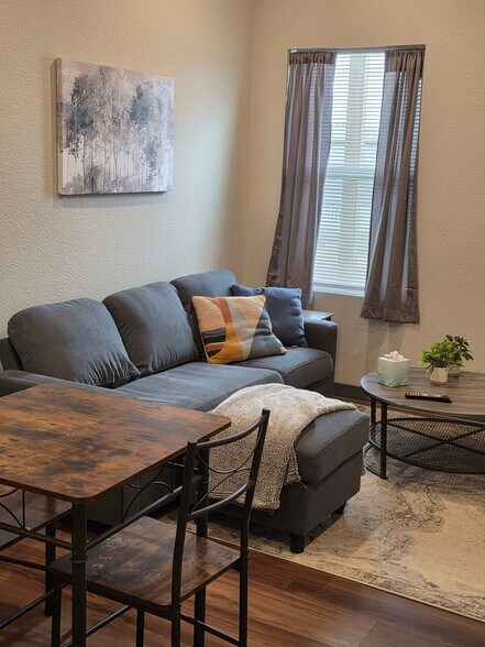 Building Photo - 5833 Homewood Dr