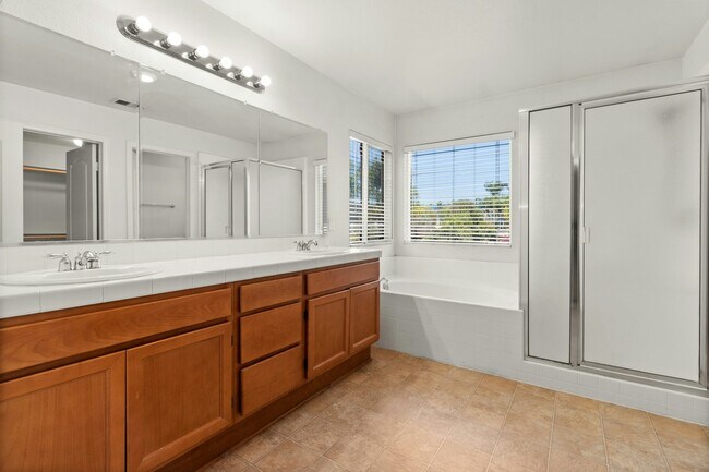 Building Photo - 1067 Princess Kyra Pl