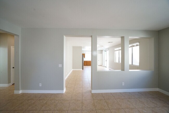 Building Photo - SHOWINGS AVAILABLE NOW