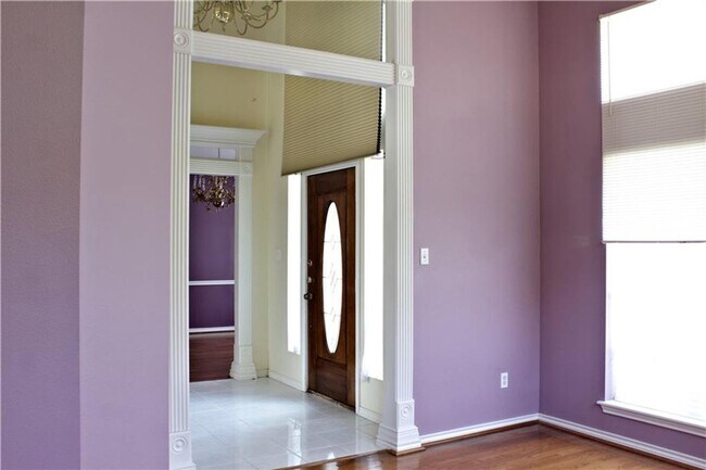 Building Photo - 4530 Oso Pkwy