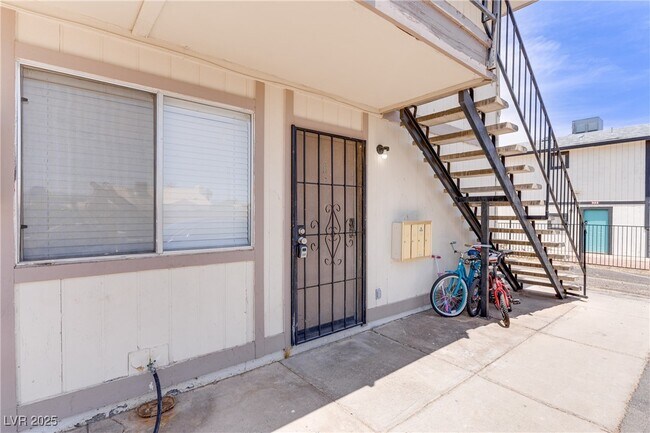 Building Photo - 805 Palo Verde Dr