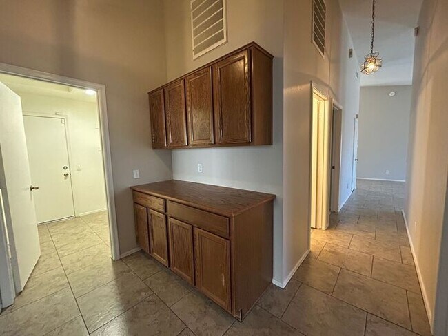 Building Photo - 6858 S 19th St