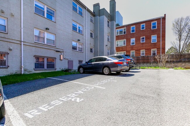 Building Photo - Stylish Condo in Hill East - Parking Space...