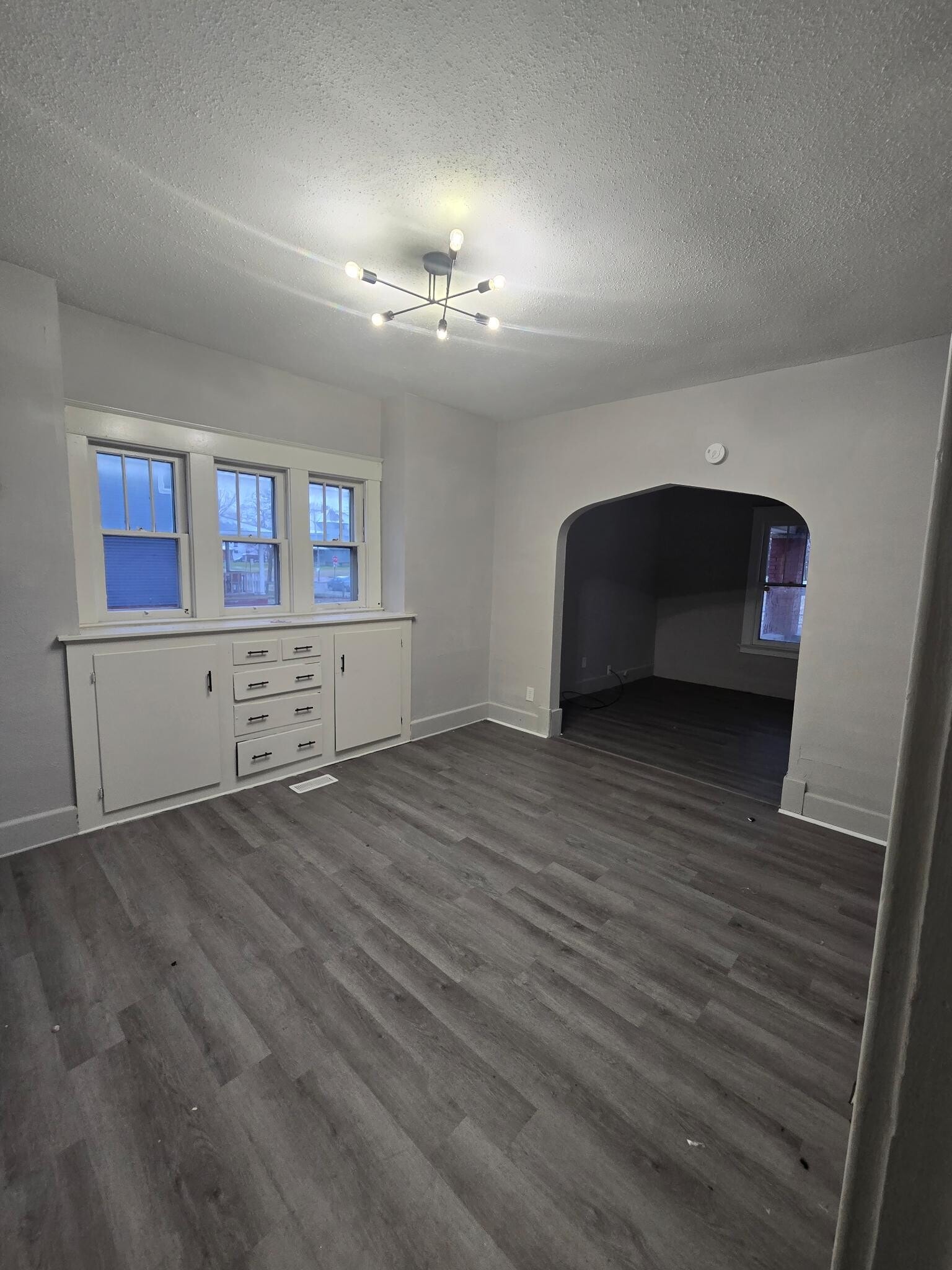 Building Photo - 2358 Putnam St