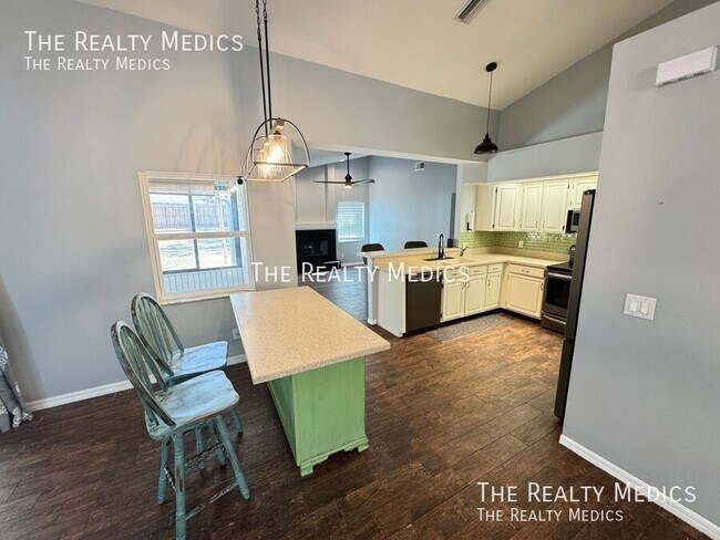 Building Photo - 2601 Bridle Dr