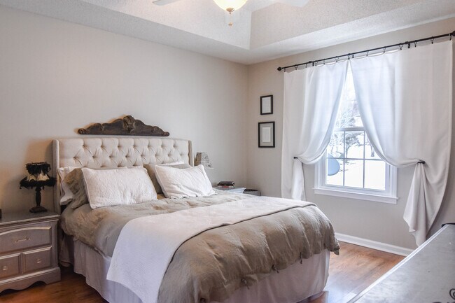 Building Photo - Pet Friendly Home on Half Acre Lot!