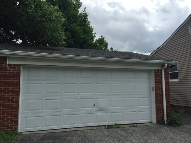 Building Photo - Charming ranch in wonderful neighborhood