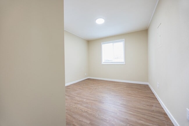 Building Photo - Spacious 5 bed/2 bath in SE Portland