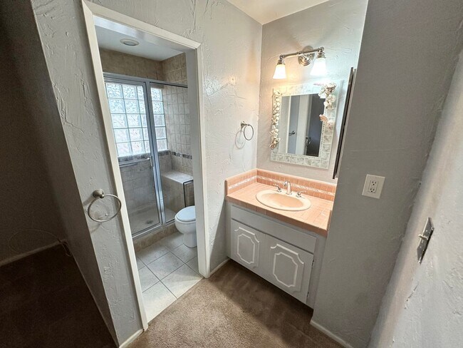 Building Photo - Beautiful 3 bed/2 bath unit in Huntington Beach