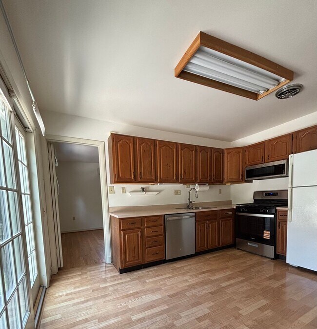 Building Photo - Beautiful Colonial In the Fernwood subdivision in Bethesda