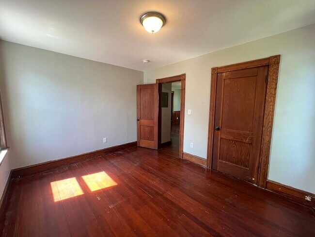 Building Photo - 72 Melville St