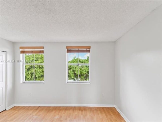 Building Photo - 390 NW 86th Pl