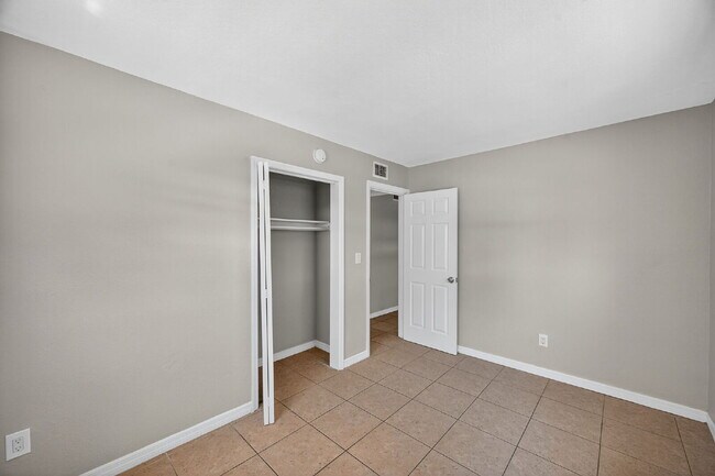 Building Photo - Spacious 2 bed apartment with fenced courtyard, parking, payment plans available for security dep...