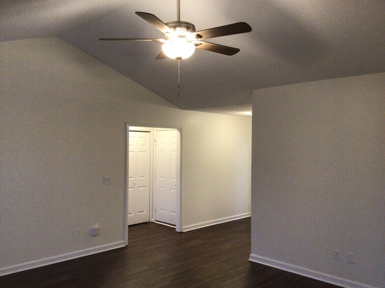 Building Photo - 5410 Bridgegate Dr