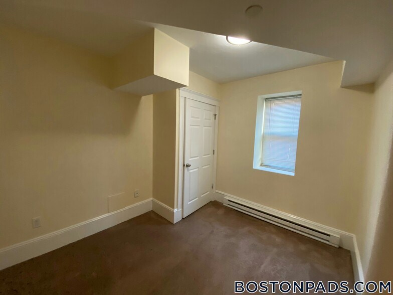 Building Photo - 55 Park Dr