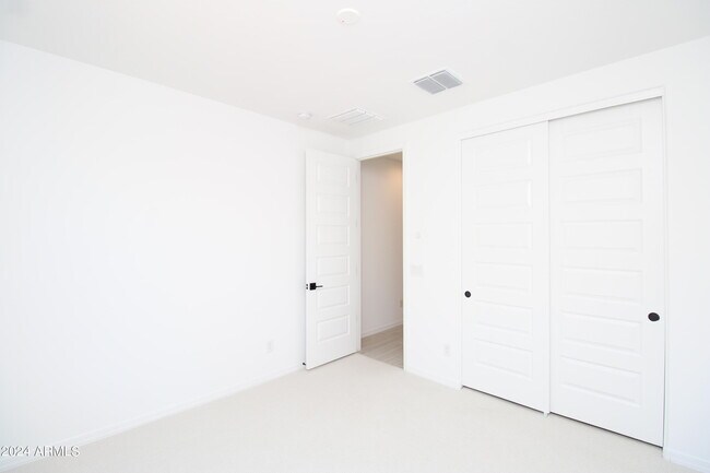 Building Photo - 8725 W Medlock Dr