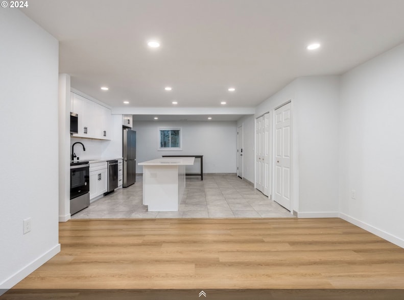 Building Photo - 3805 E 11th St