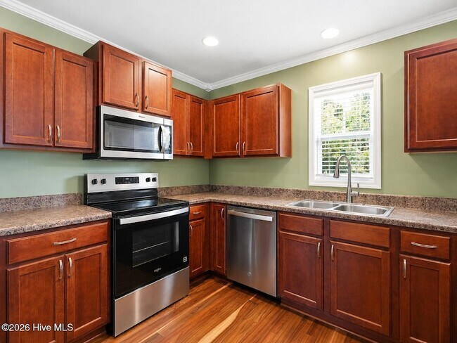 Building Photo - 553 Montego Ct