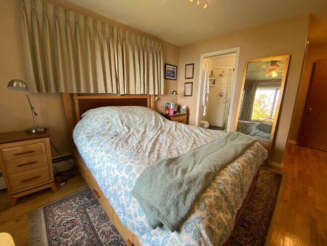 Building Photo - Spacious 5-Bedroom Home with Stunning View...