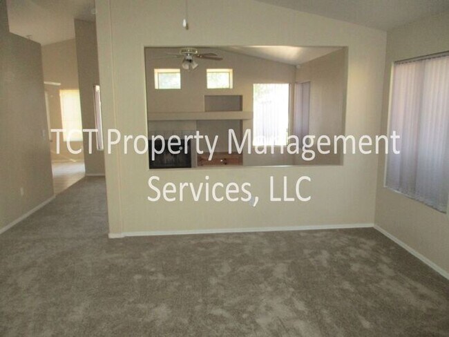 Building Photo - Cozy Three Bedroom House in Gilbert!