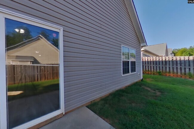 Building Photo - 819 Chablis Dr