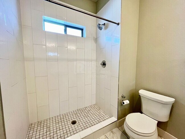 Building Photo - 4411 E Jewell Ave