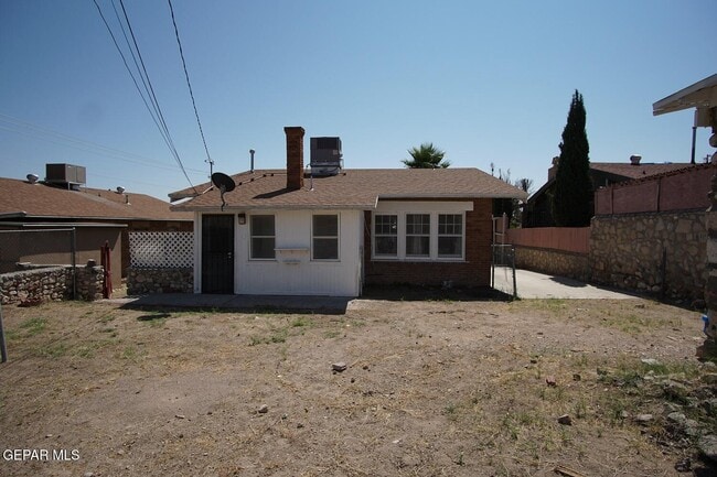 Building Photo - 2731 Aurora Ave