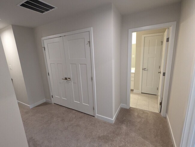 Building Photo - Stunning villa in the Harrison Terrace com...