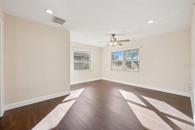 Building Photo - 111 Pineapple Ct