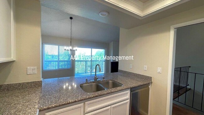 Building Photo - Concord Beautiful 4 bedroom 2.5 bathroom townhouse, 1496 sq ft available now!