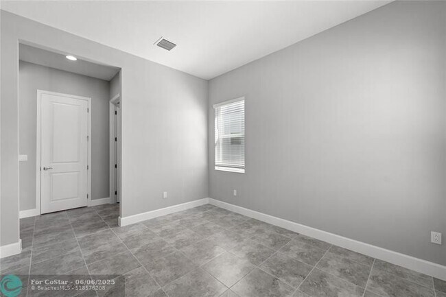 Building Photo - 5350 Liberty Ln