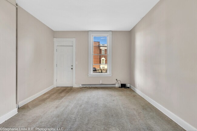 Building Photo - 82 Water St