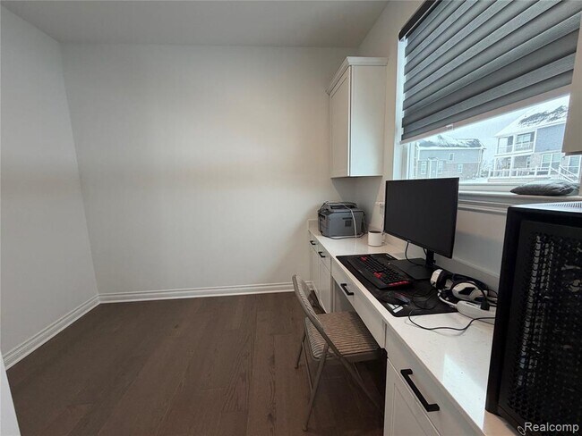 Building Photo - 51360 Whispering Rdg Dr