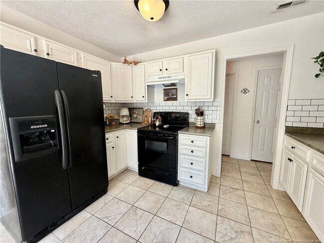 Building Photo - 234 Pender Rd