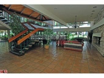 CLUB HOUSE FREE PERSONAL USE - 7740 Redlands St