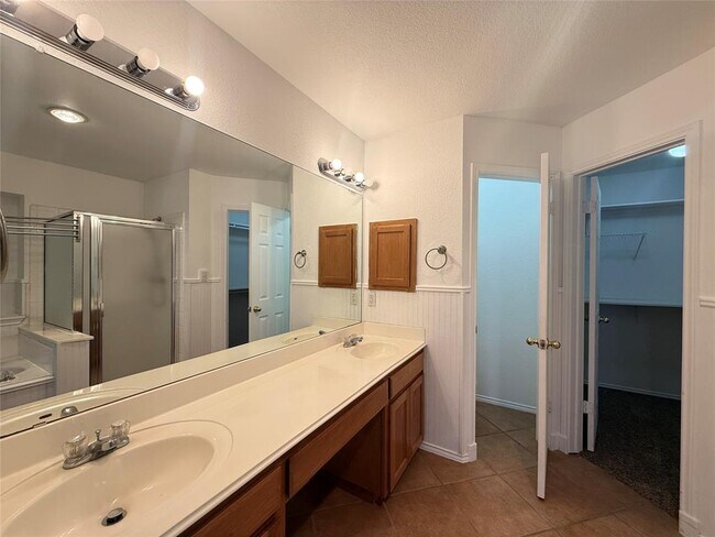 Building Photo - 708 Spring Brook Ln