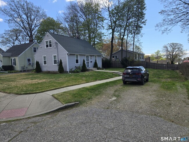 Building Photo - 275 Burnsford Ave