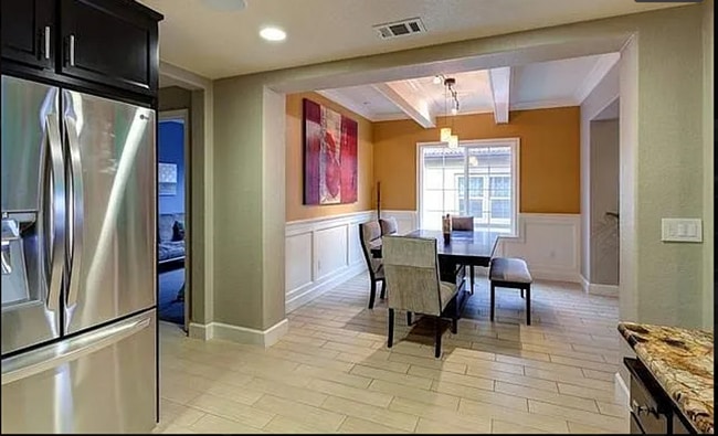 Building Photo - EPIC REA - Modern-Style 3 BR/3BA townhouse...
