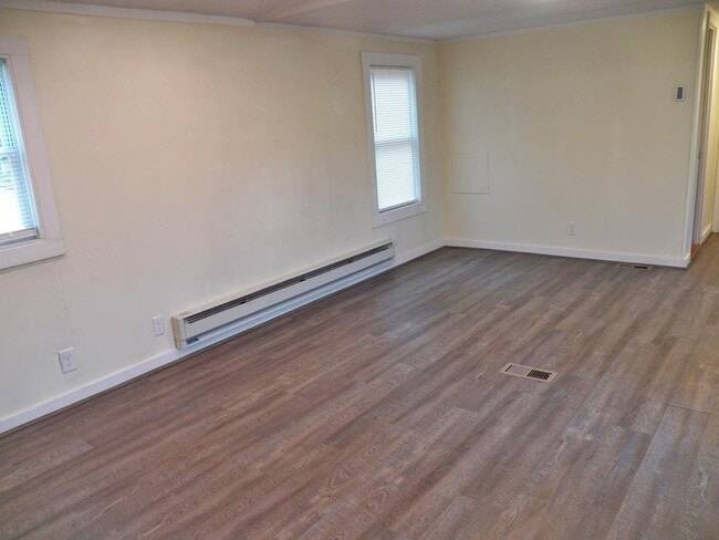 Building Photo - 2337 2nd New Hampshire Turnpike N