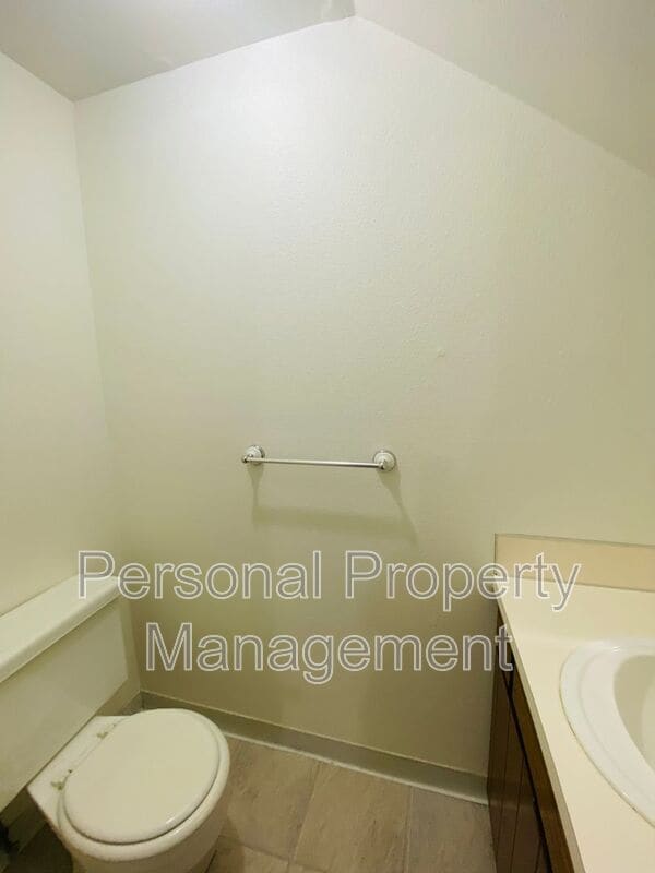 Building Photo - 7310 NE 16th Ave