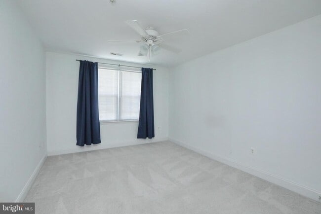 Building Photo - 1028 Llano Dr