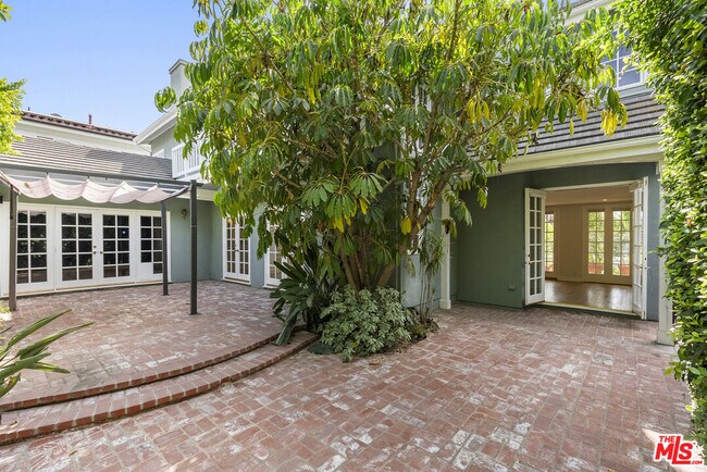 Building Photo - 18339 Linnet St