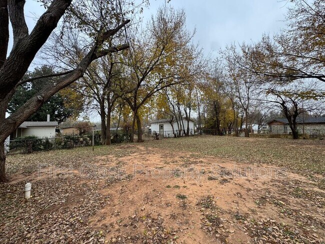 Building Photo - 3808 SE 15th St