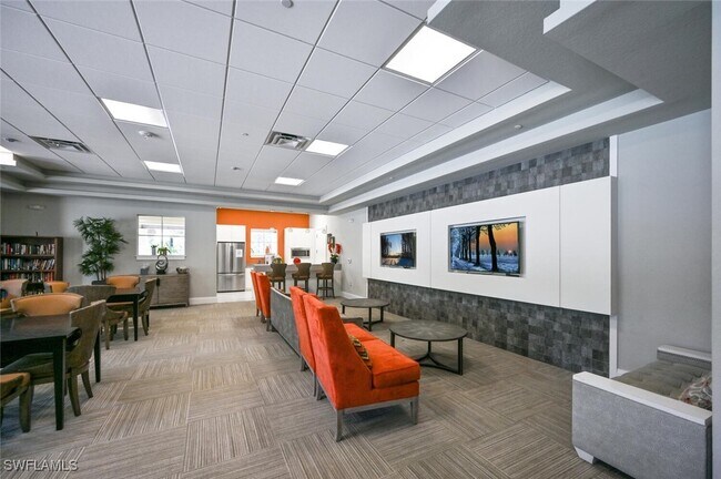 Building Photo - 2080 Wellington St